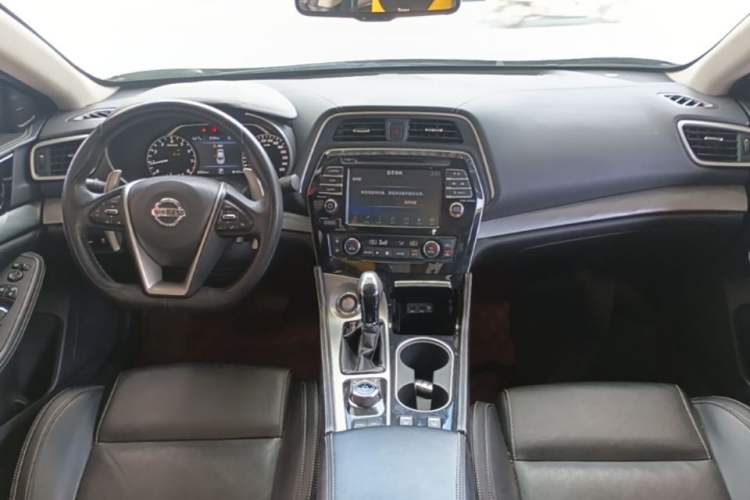 Used Nissan Maxima 2016 2.5L XL Luxury Edition Center Console