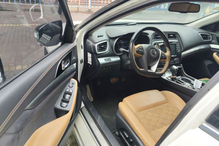 Used Nissan Maxima 2016 2.5L XV Ultimate Edition Driver Seat