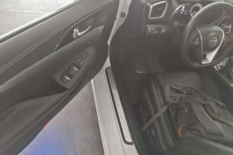 Used Nissan Maxima 2016 2.5L XL Luxury Edition Driver Seat