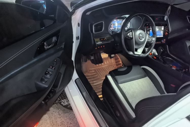 Used Nissan Maxima 2016 2.5L XV Ultimate Edition Driver Seat