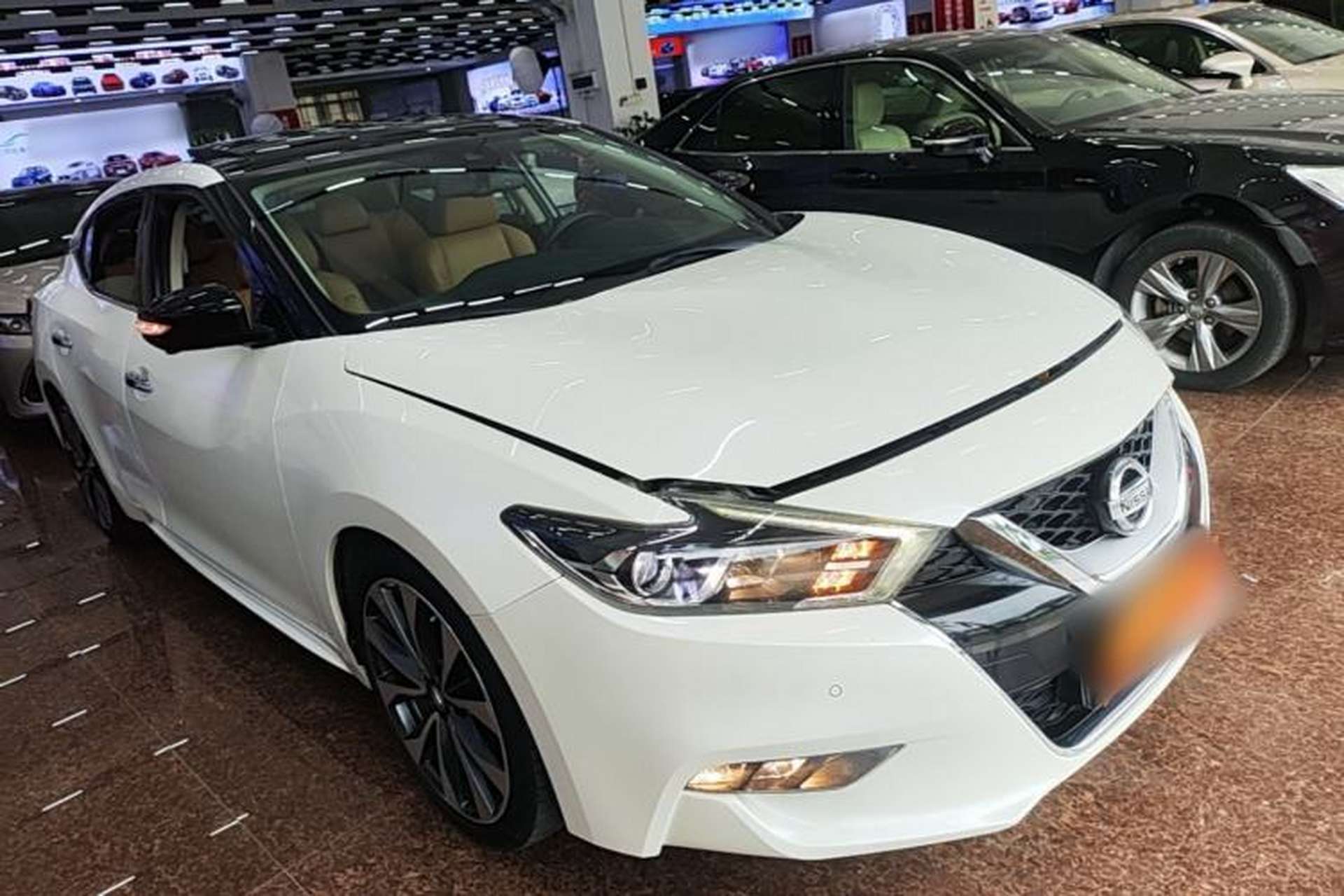 Used Nissan Maxima 2016 2.5L XV Ultimate Edition Front Right 45 Deg