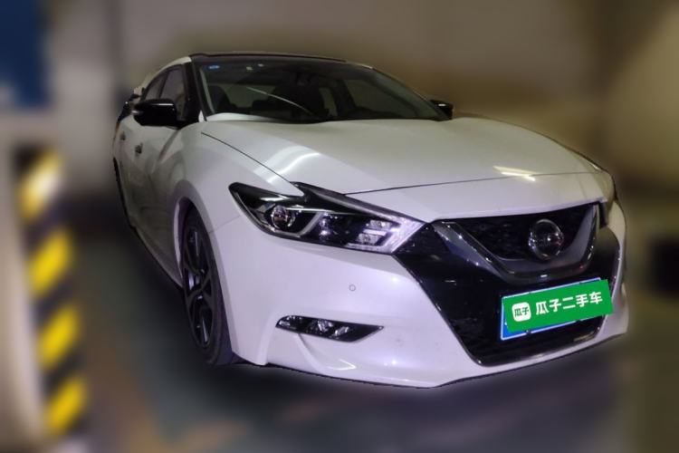 Used Nissan Maxima 2016 2.5L XL Luxury Edition Front Right 45 Deg
