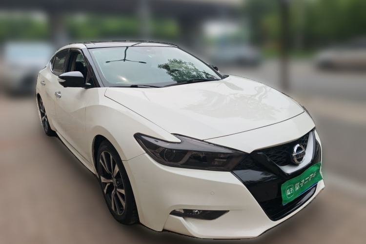 Used Nissan Maxima 2016 2.5L XL Luxury Edition Front Right 45 Deg
