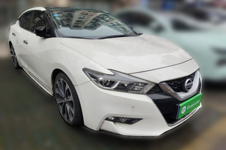 Used Nissan Maxima 2016 2.5L XV Ultimate Edition Front Right 45 Deg
