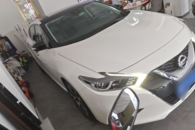 Used Nissan Maxima 2016 2.5L XL Luxury Edition Front Right 45 Deg