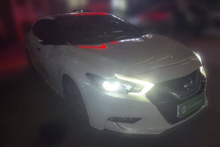 Used Nissan Maxima 2016 2.5L XV Ultimate Edition Front Right 45 Deg