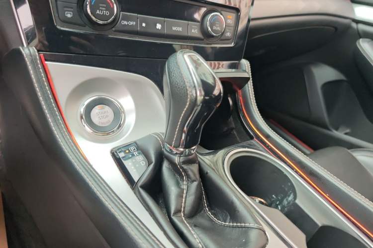 Used Nissan Maxima 2016 2.5L XL Luxury Edition Gear Lever