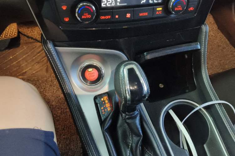 Used Nissan Maxima 2016 2.5L XL Luxury Edition Gear Lever