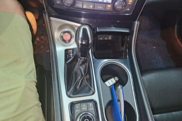Used Nissan Maxima 2016 2.5L XL Luxury Edition Gear Lever