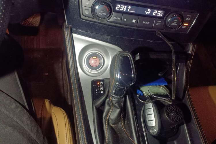 Used Nissan Maxima 2016 2.5L XL Luxury Edition Gear Lever