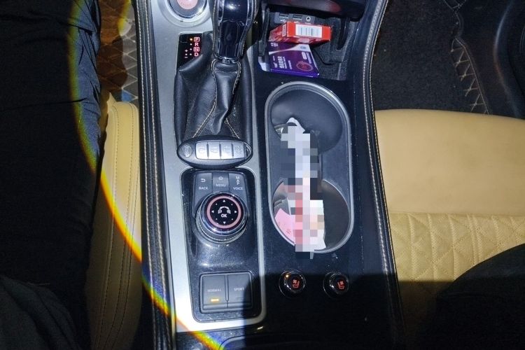 Used Nissan Maxima 2016 2.5L XV Ultimate Edition Gear Lever
