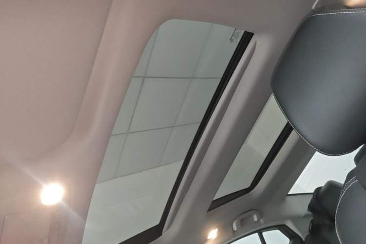 Used Nissan Maxima 2016 2.5L XL Luxury Edition Headliner