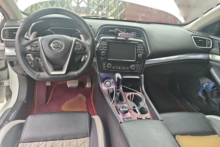 Used Nissan Maxima 2016 2.5L XV Ultimate Edition Interior 2