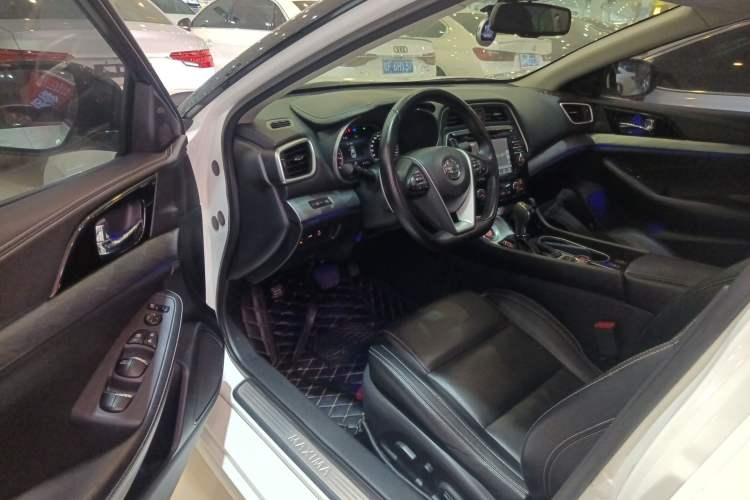 Used Nissan Maxima 2016 2.5L XL Luxury Edition Interior 3