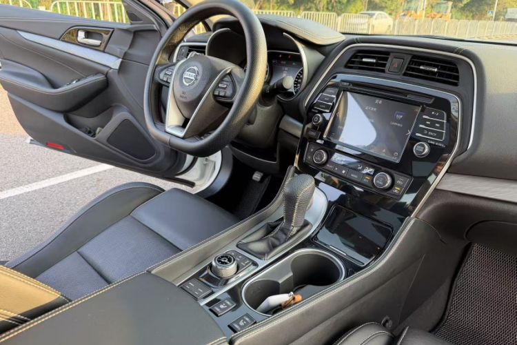 Used Nissan Maxima 2016 2.5L XL Luxury Edition Interior 4