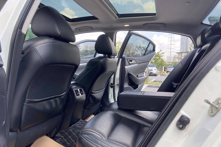 Used Nissan Maxima 2016 2.5L XL Luxury Edition Interior 4