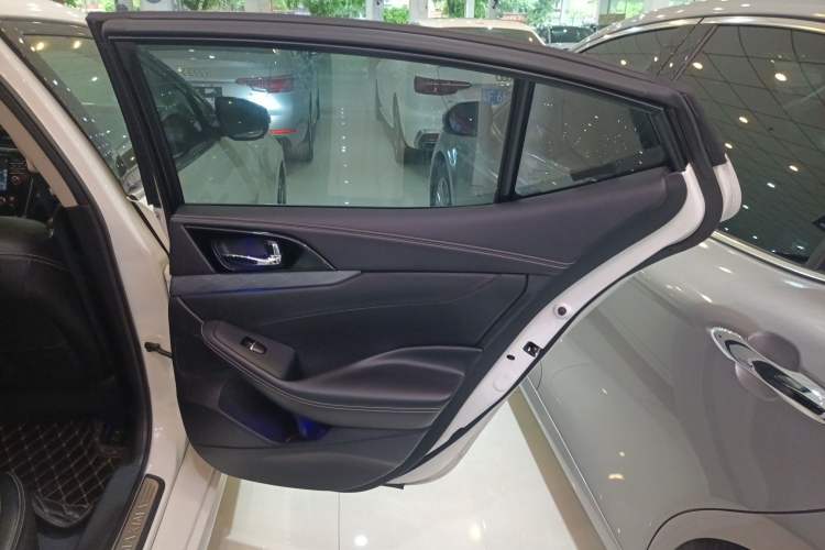 Used Nissan Maxima 2016 2.5L XL Luxury Edition Interior 6
