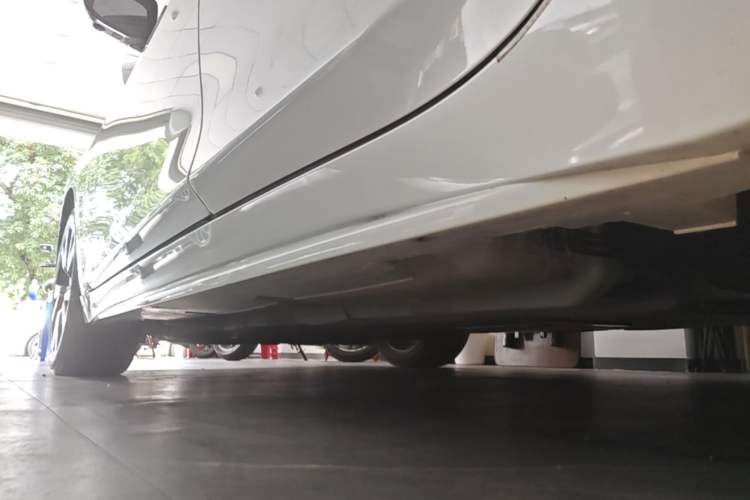 Used Nissan Maxima 2016 2.5L XL Luxury Edition Left Side Sill