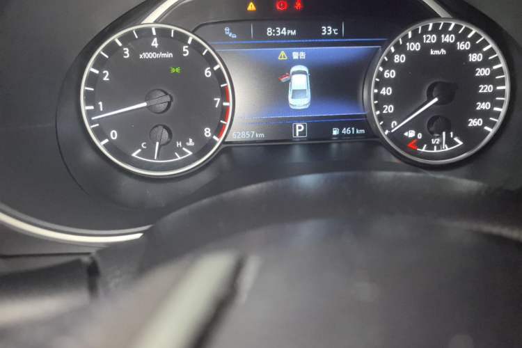 Used Nissan Maxima 2016 2.5L XV Ultimate Edition Odometer Close Up