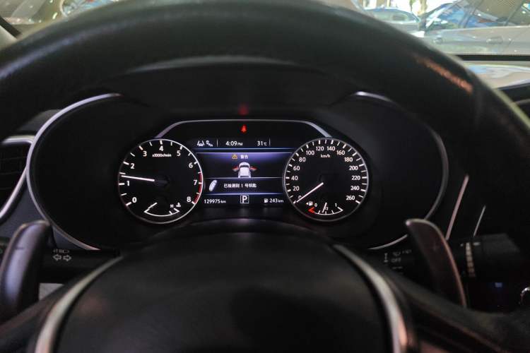 Used Nissan Maxima 2016 2.5L XL Luxury Edition Odometer Close Up