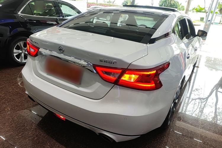 Used Nissan Maxima 2016 2.5L XV Ultimate Edition Rear Right 45 Deg