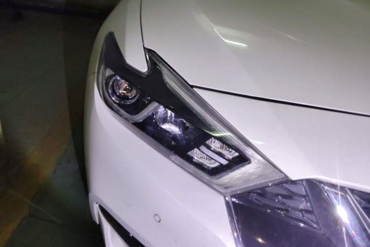 Used Nissan Maxima 2016 2.5L XL Luxury Edition Right Front Headlight