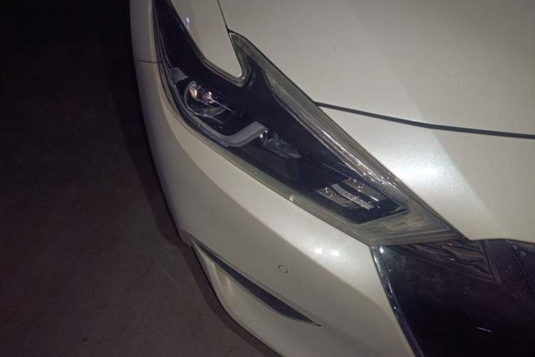 Used Nissan Maxima 2016 2.5L XL Luxury Edition Right Front Headlight