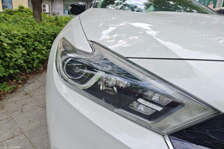 Used Nissan Maxima 2016 2.5L XL Luxury Edition Right Front Headlight