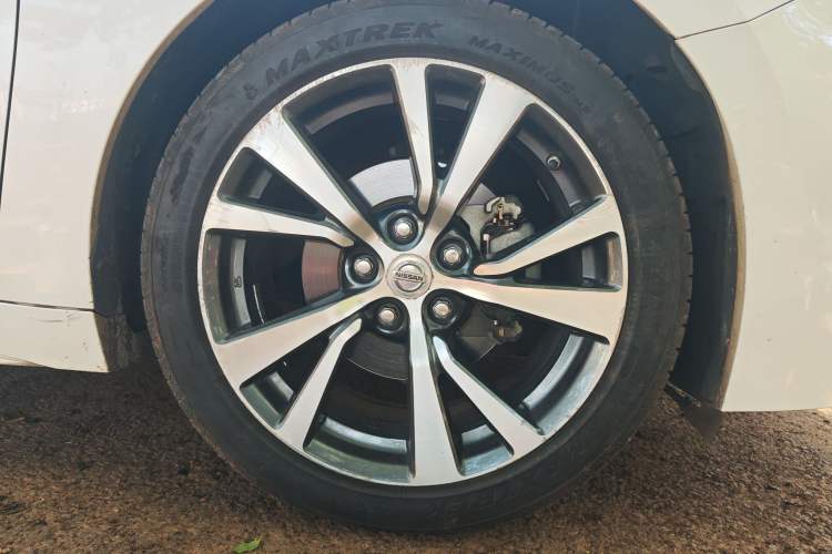 Used Nissan Maxima 2016 2.5L XL Luxury Edition Right Front Wheel Hub