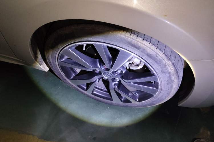 Used Nissan Maxima 2016 2.5L XL Luxury Edition Right Front Wheel Hub