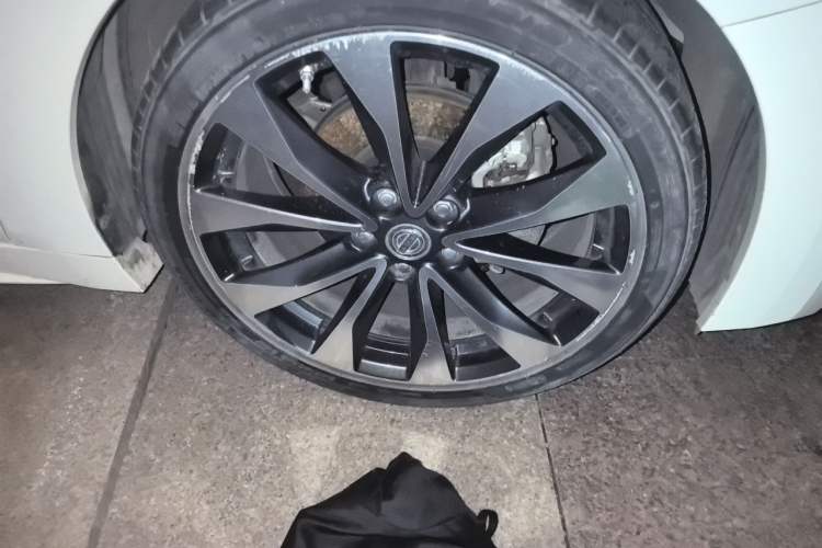 Used Nissan Maxima 2016 2.5L XV Ultimate Edition Right Front Wheel Hub