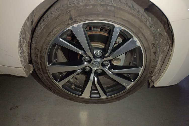 Used Nissan Maxima 2016 2.5L XL Luxury Edition Right Front Wheel Hub