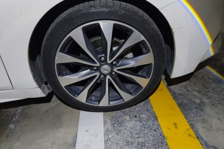 Used Nissan Maxima 2016 2.5L XV Ultimate Edition Right Front Wheel Hub