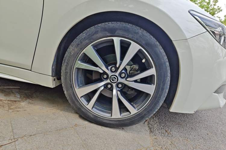 Used Nissan Maxima 2016 2.5L XL Luxury Edition Right Front Wheel Hub