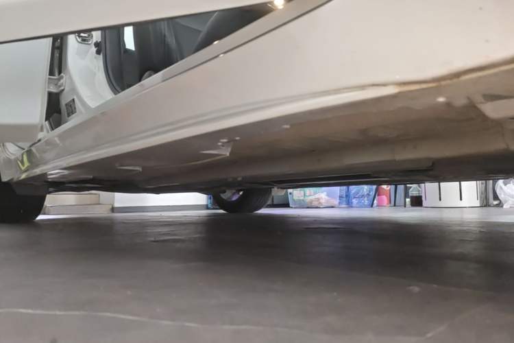 Used Nissan Maxima 2016 2.5L XL Luxury Edition Right Side Sill
