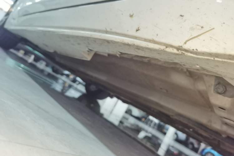 Used Nissan Maxima 2016 2.5L XL Luxury Edition Right Side Sill