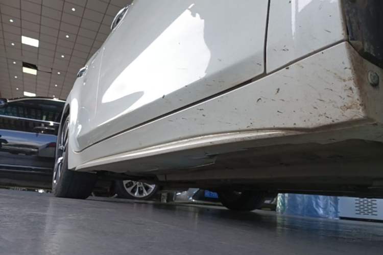 Used Nissan Maxima 2016 2.5L XL Luxury Edition Right Side Sill