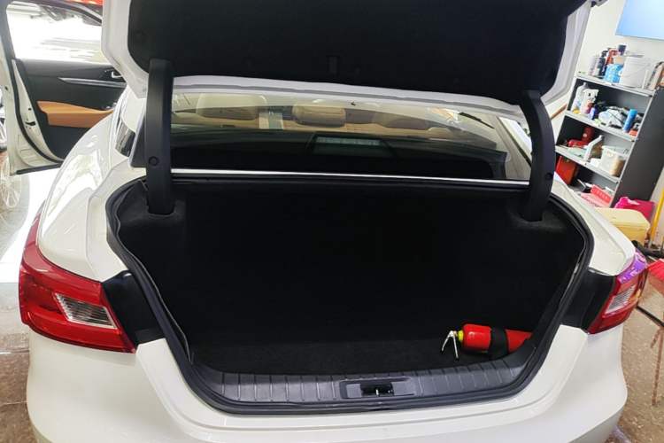 Used Nissan Maxima 2016 2.5L XV Ultimate Edition Trunk