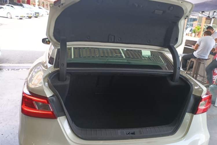 Used Nissan Maxima 2016 2.5L XL Luxury Edition Trunk
