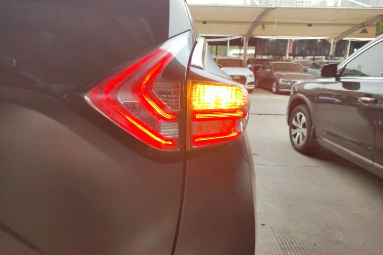 Used Nissan Murano 2017 2.5 S/C HEV XL Four-Wheel Drive Hybrid Prestige Edition Right Rear Taillight