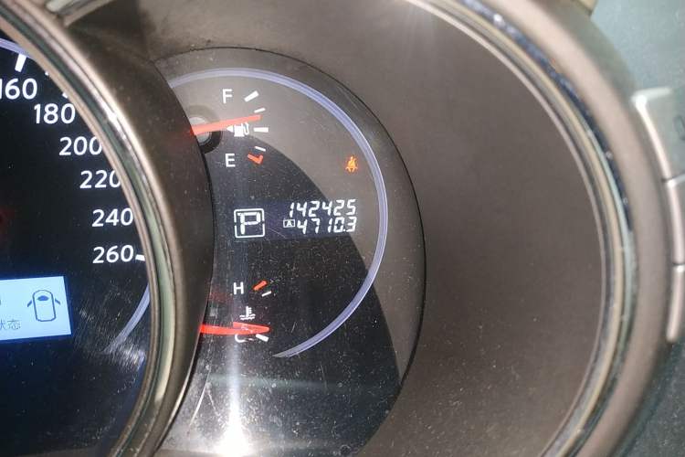 Used Nissan Murano 2011 3.5L CVT Odometer Close Up