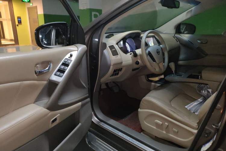 Used Nissan Murano 2011 3.5L CVT Interior 3