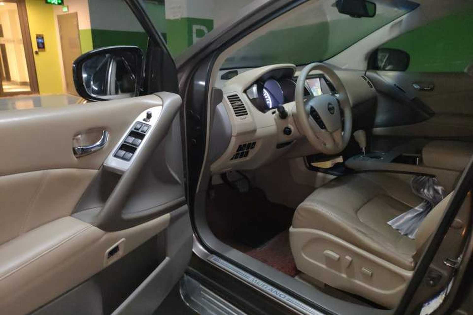 Used Nissan Murano 2011 3.5L CVT Interior 3