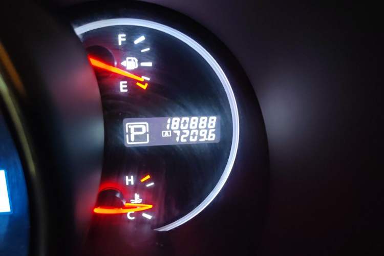 Used Nissan Murano 2011 3.5L CVT Odometer Close Up