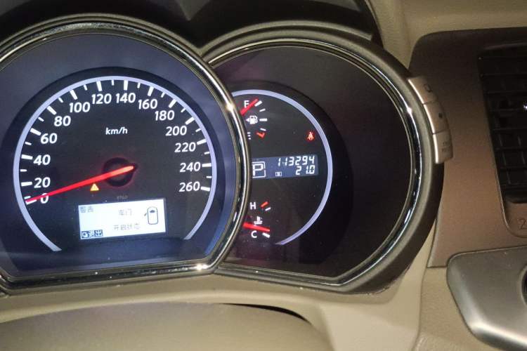 Used Nissan Murano 2011 3.5L CVT Odometer Close Up