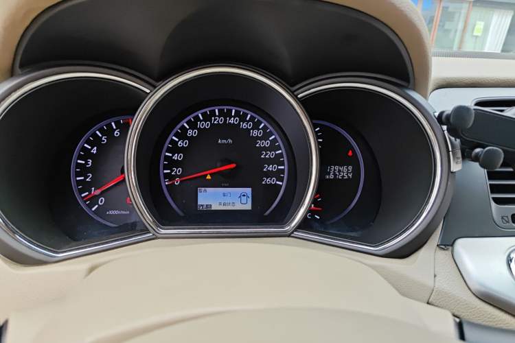 Used Nissan Murano 2011 3.5L CVT Odometer Close Up