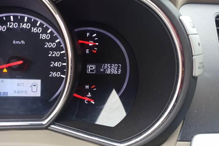 Used Nissan Murano 2011 3.5L CVT Odometer Close Up