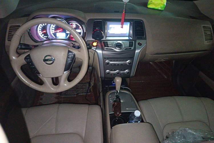 Used Nissan Murano 2011 3.5L CVT Center Console