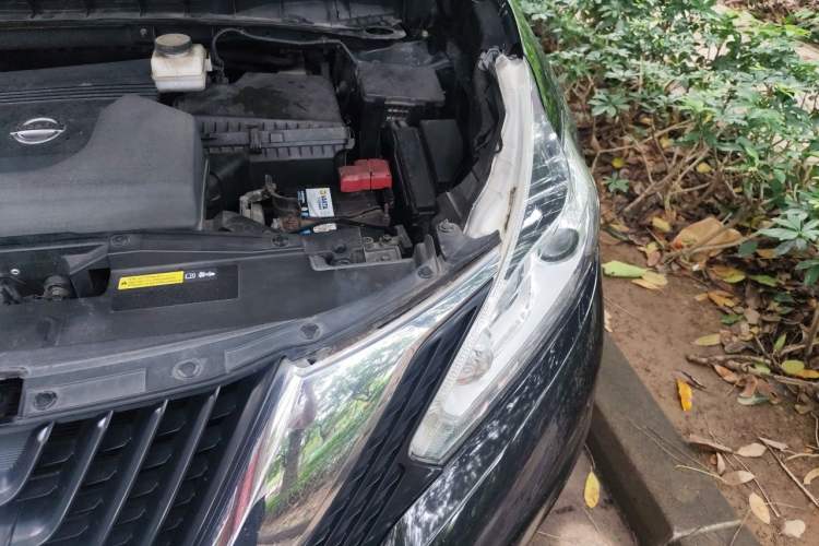 Used Nissan Murano 2015 2.5L XE Two-Wheel-Drive Elite Edition Engine Bay Left