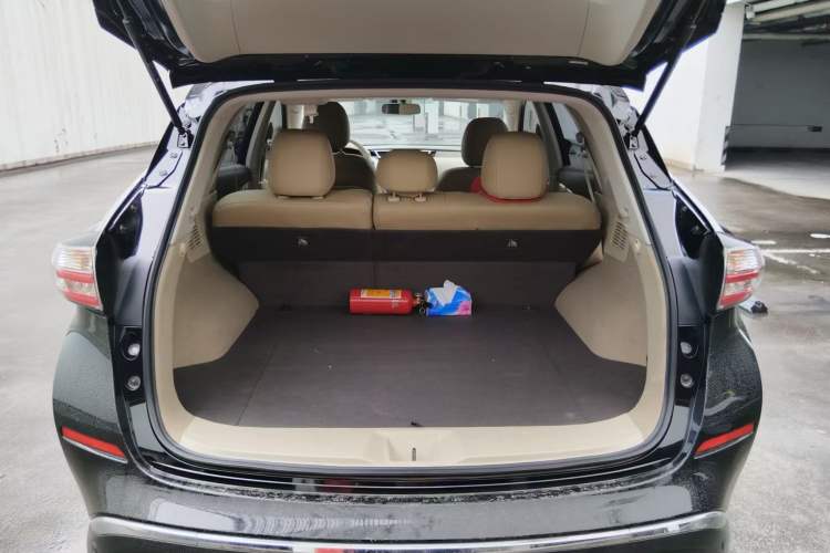Used Nissan Murano 2015 2.5L XE Two-Wheel-Drive Elite Edition Interior 4